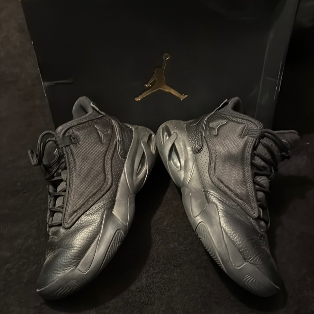 Jordan Men's Black and Gray Sneakers